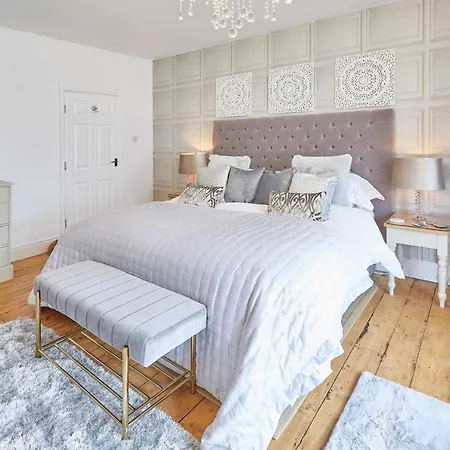 Host & - 2, 15 Prospect Hill *