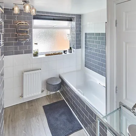 Apartment Host & - 2, 15 Prospect Hill Whitby