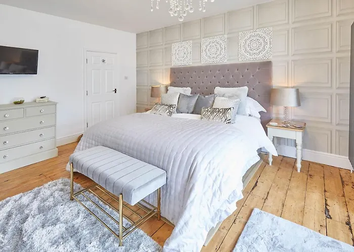 Host & - 2, 15 Prospect Hill *