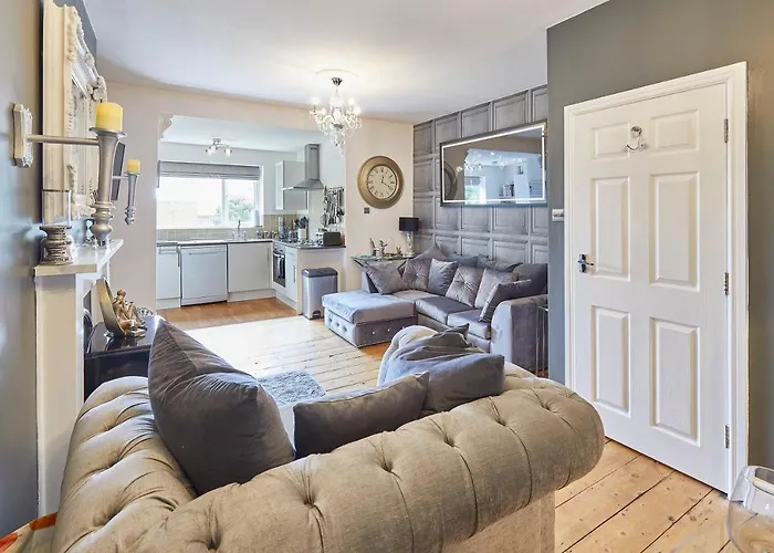 Host & - 2, 15 Prospect Hill וויטבי