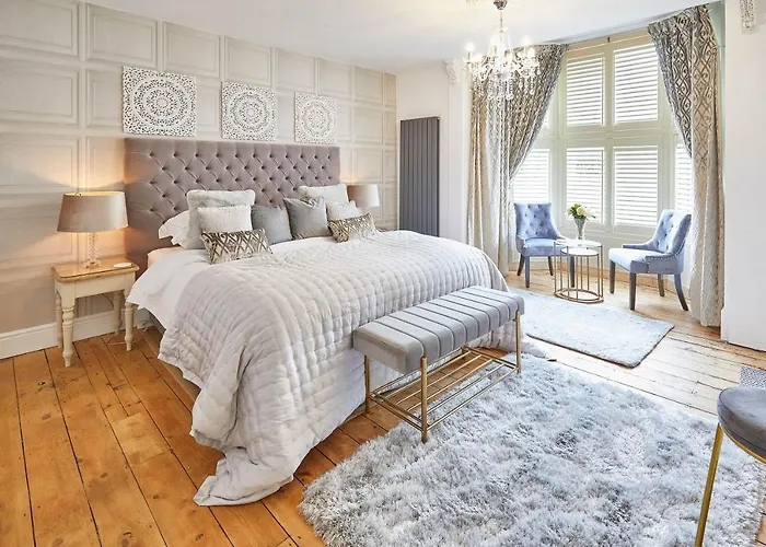 Host & - 2, 15 Prospect Hill