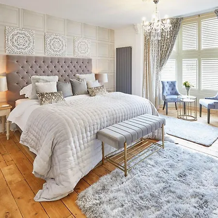 Host & - 2, 15 Prospect Hill